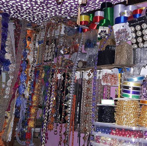 ادوات خياطة وأقمشة