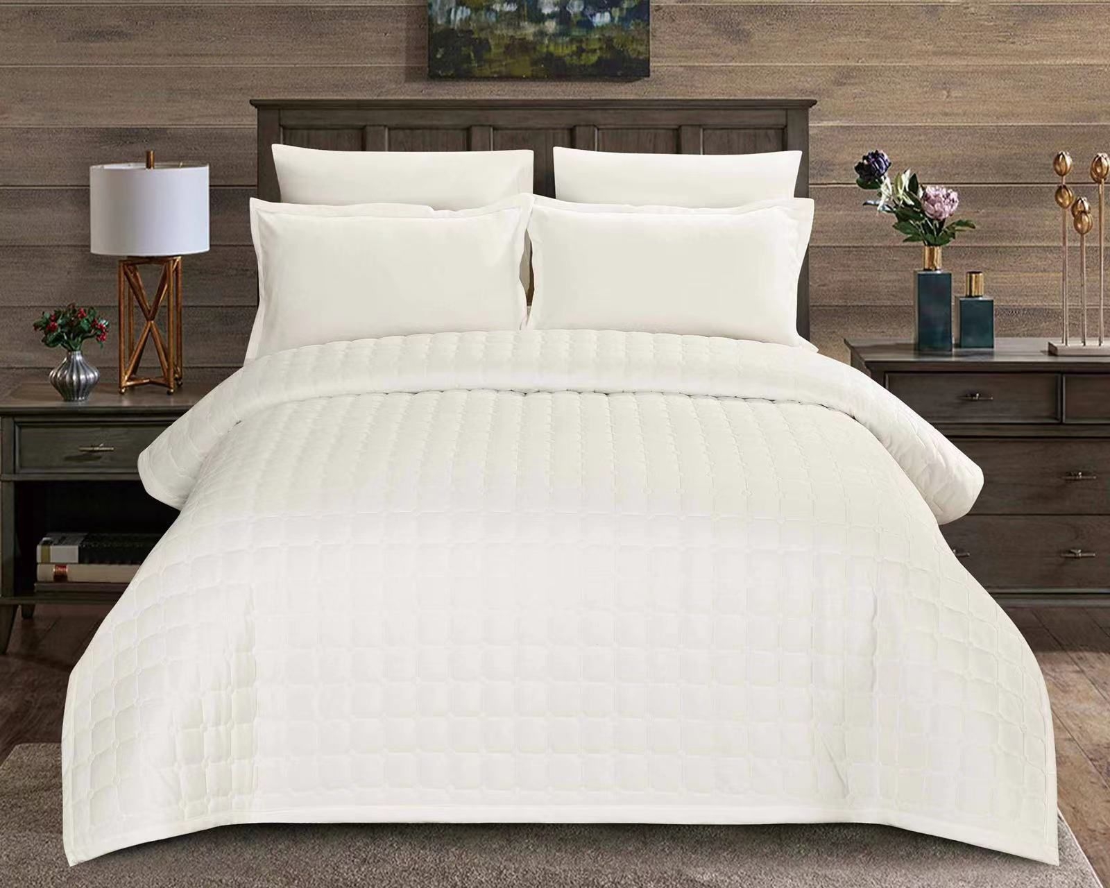 لحاف سرير مربعات لون ابيض