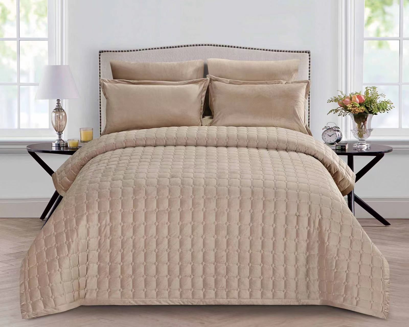 لحاف سرير مربعات لون بيج