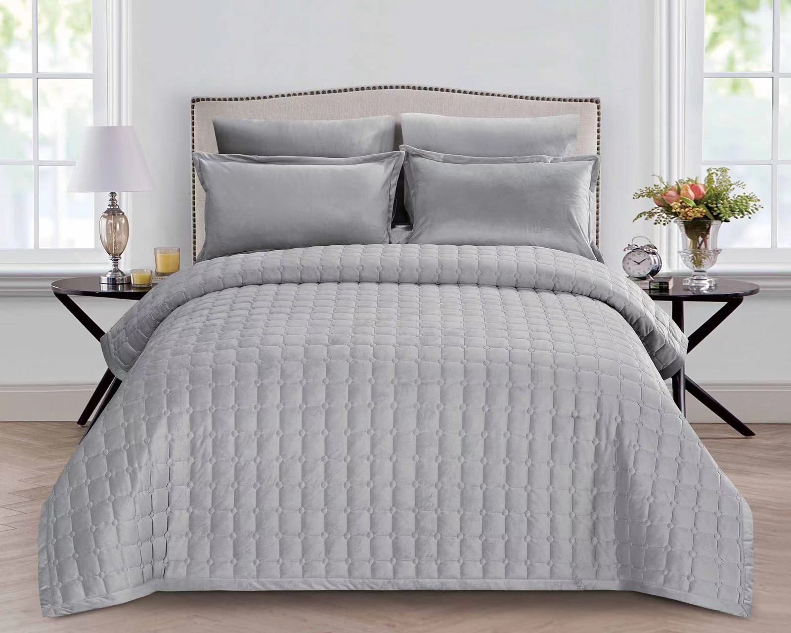 لحاف سرير مربعات لون رمادى فاتح