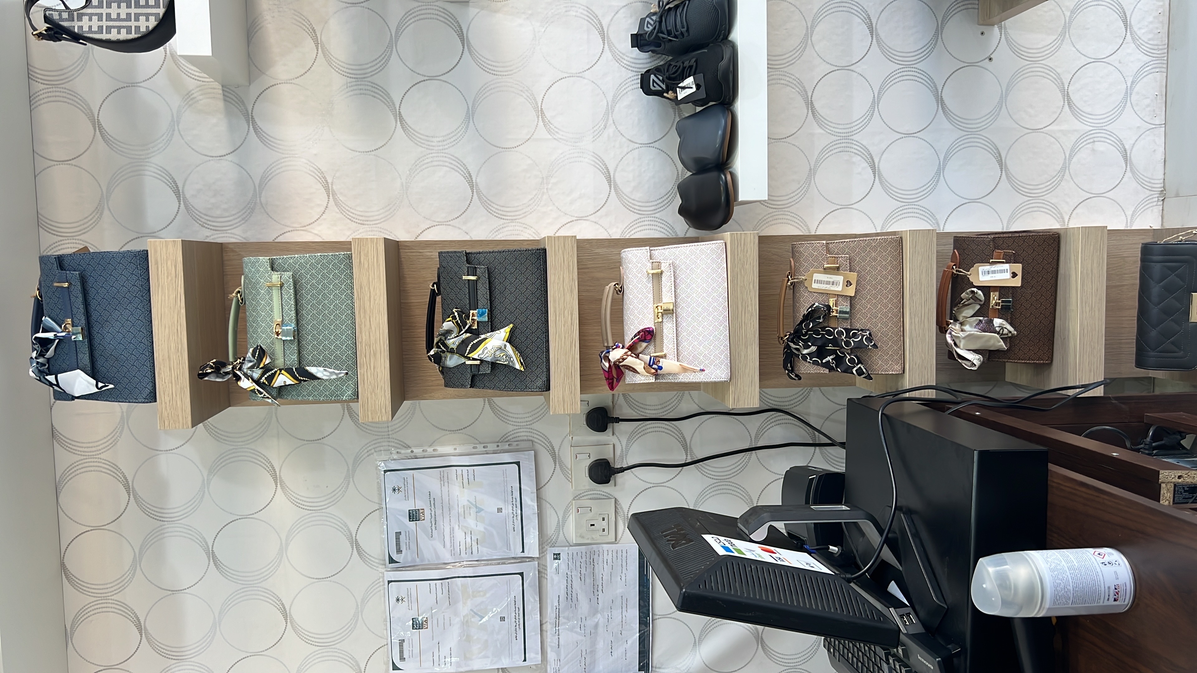 حقيبة مزينة  بربطة