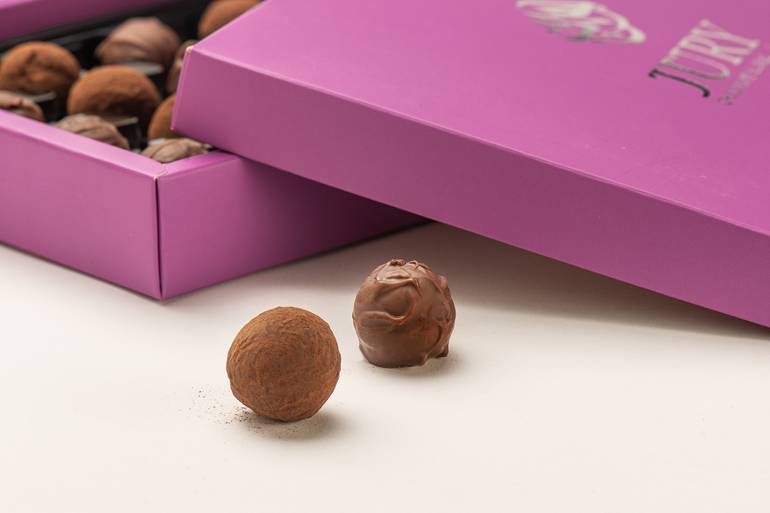 ترافل بالتمر وسط