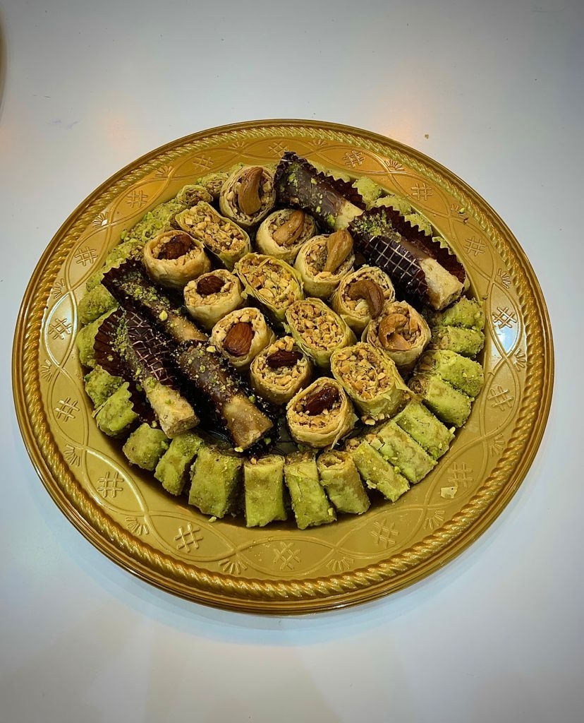 صحن بقلاوة مشكل صغير