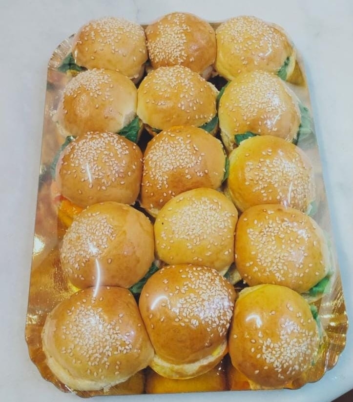 صحن برجر دجاج وسط