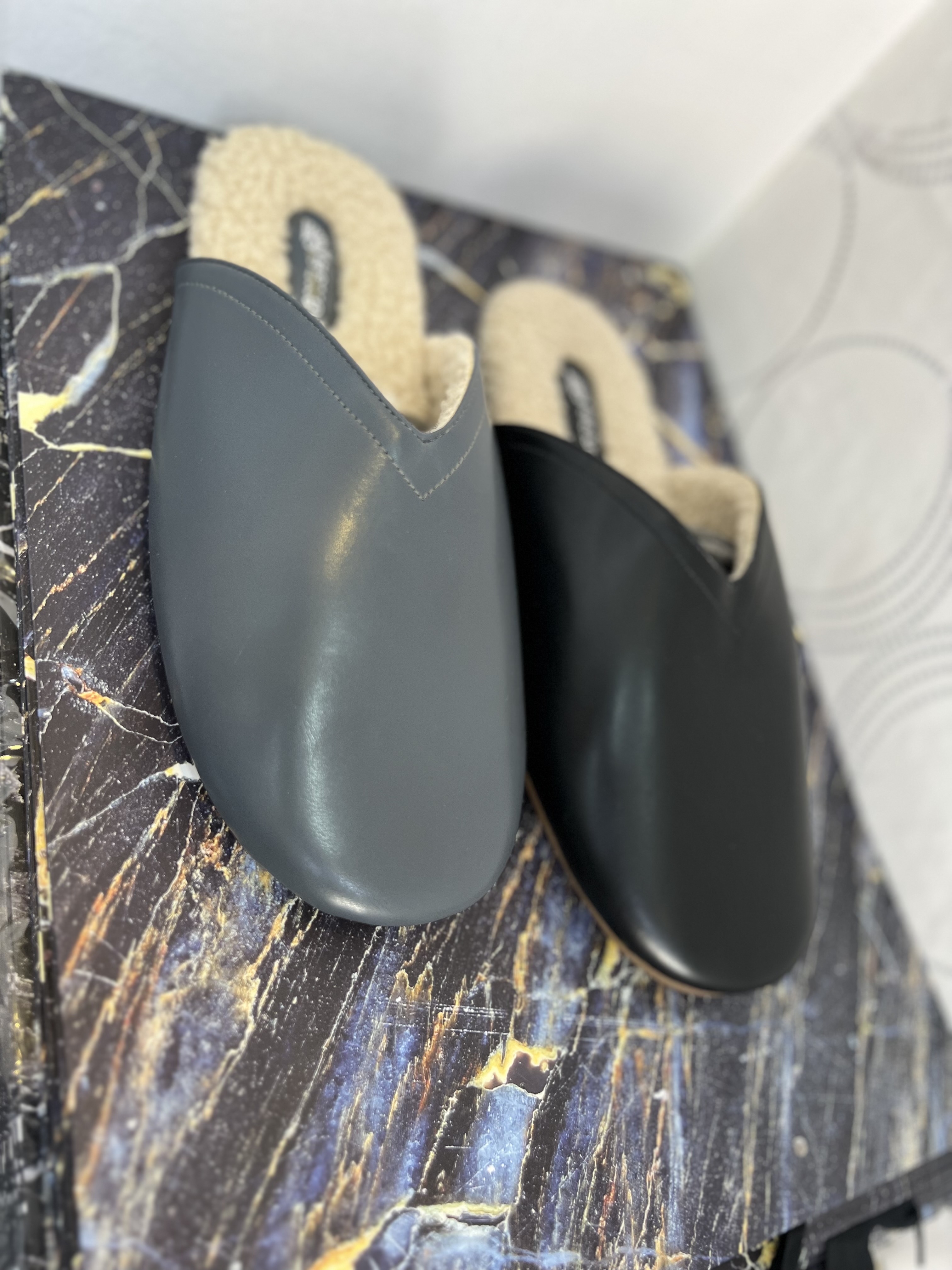 نعال رجالي فرو