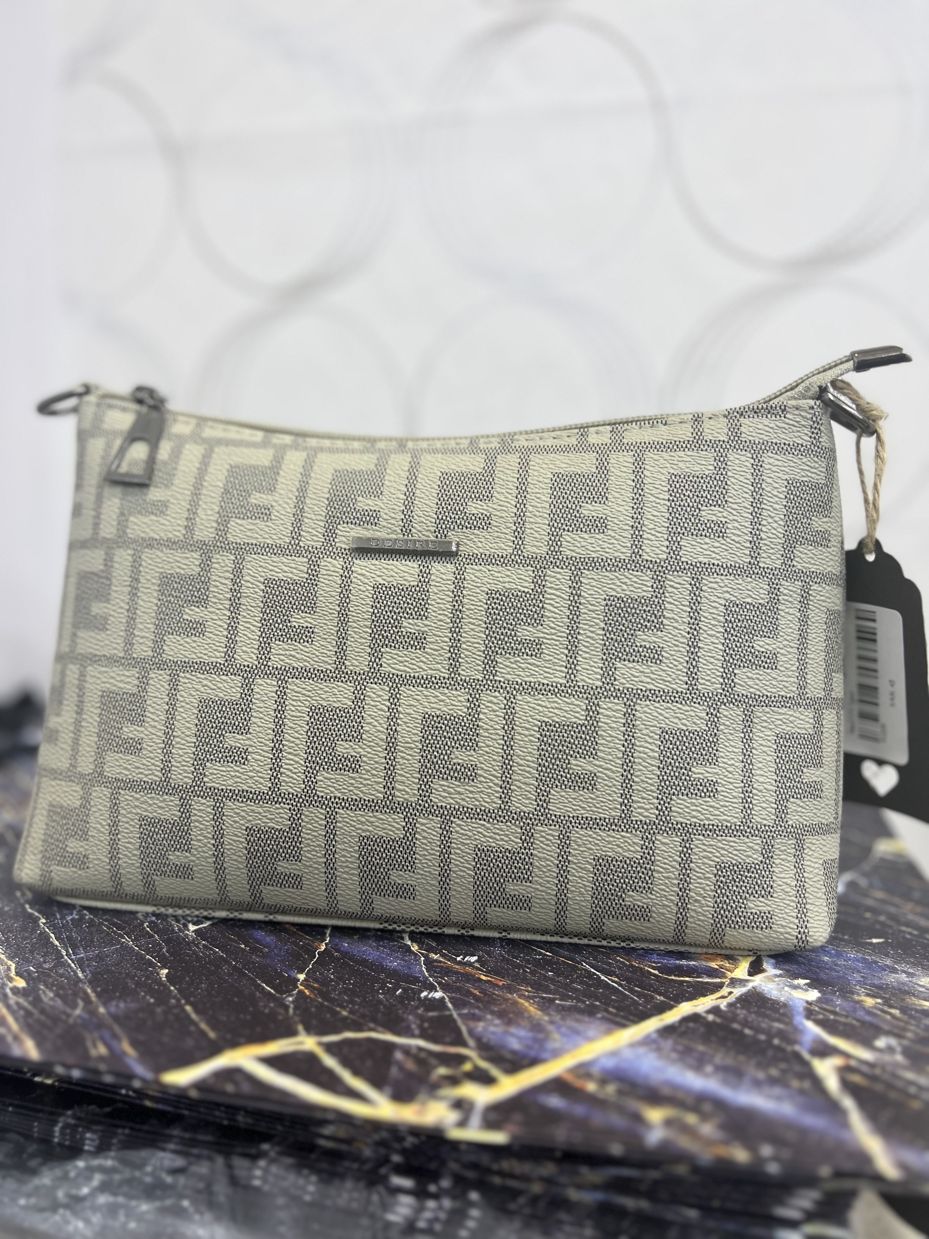 شنطة برسمات F