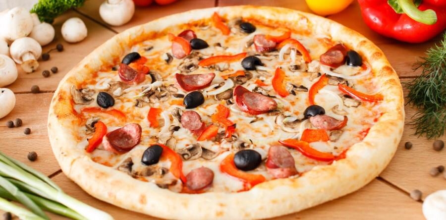 بيتزا نقانق