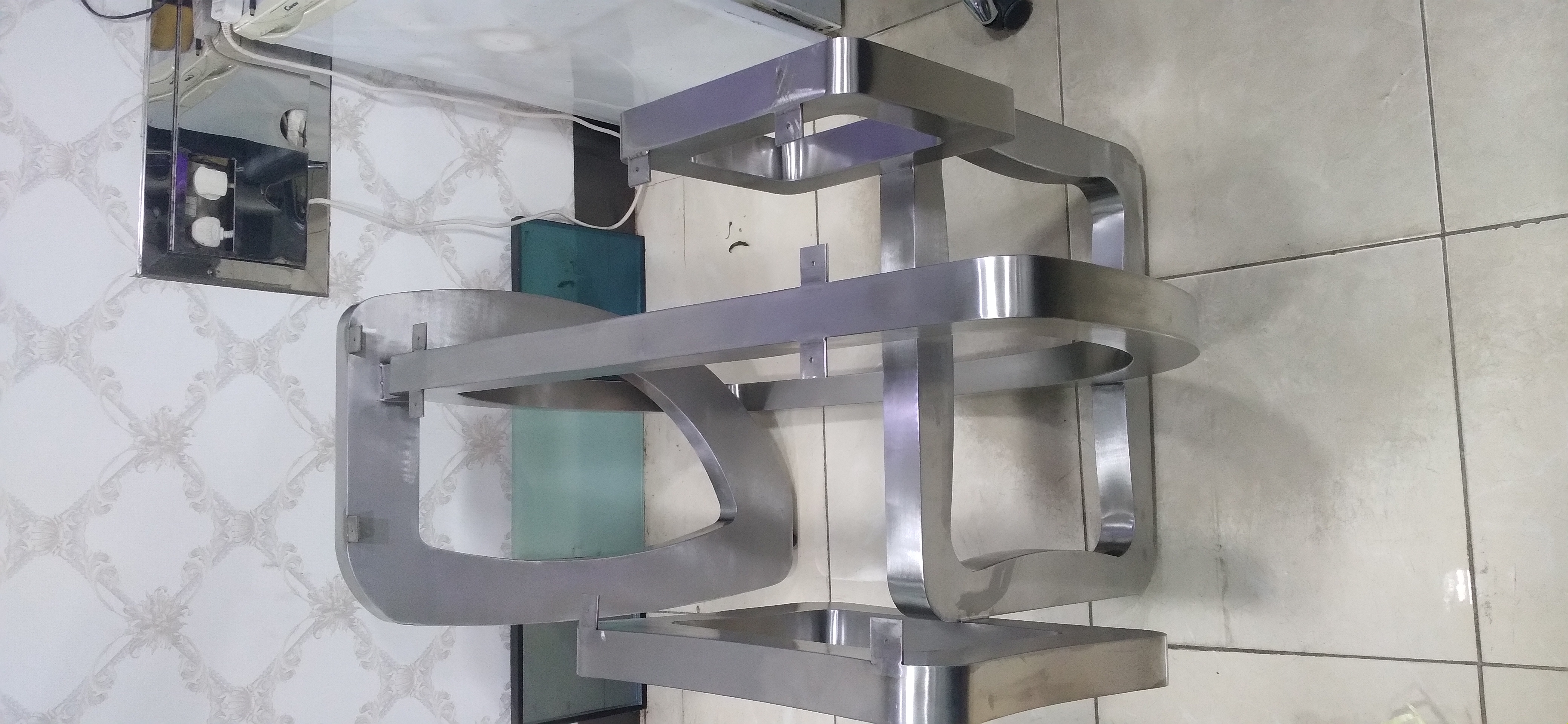 طاولة سفرة صغيرة