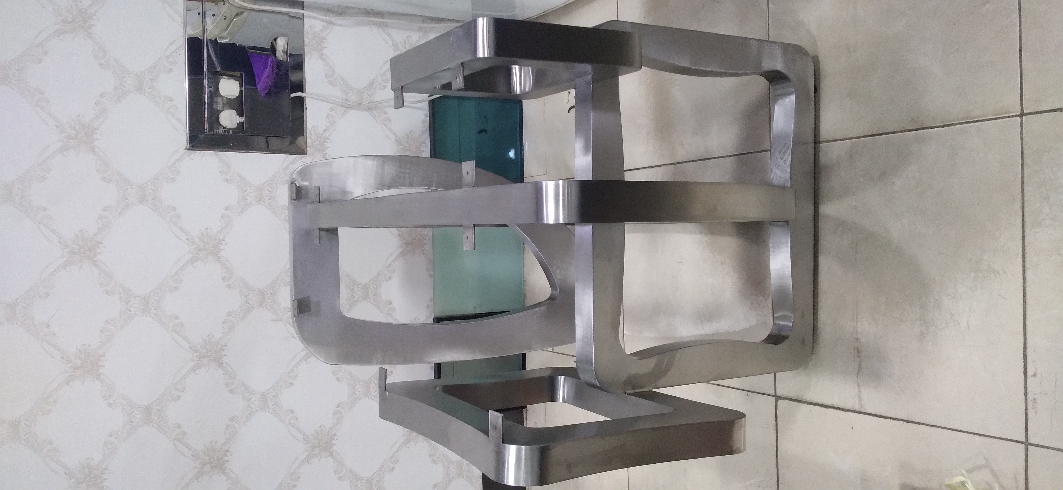 طاولة سفرة صغيرة