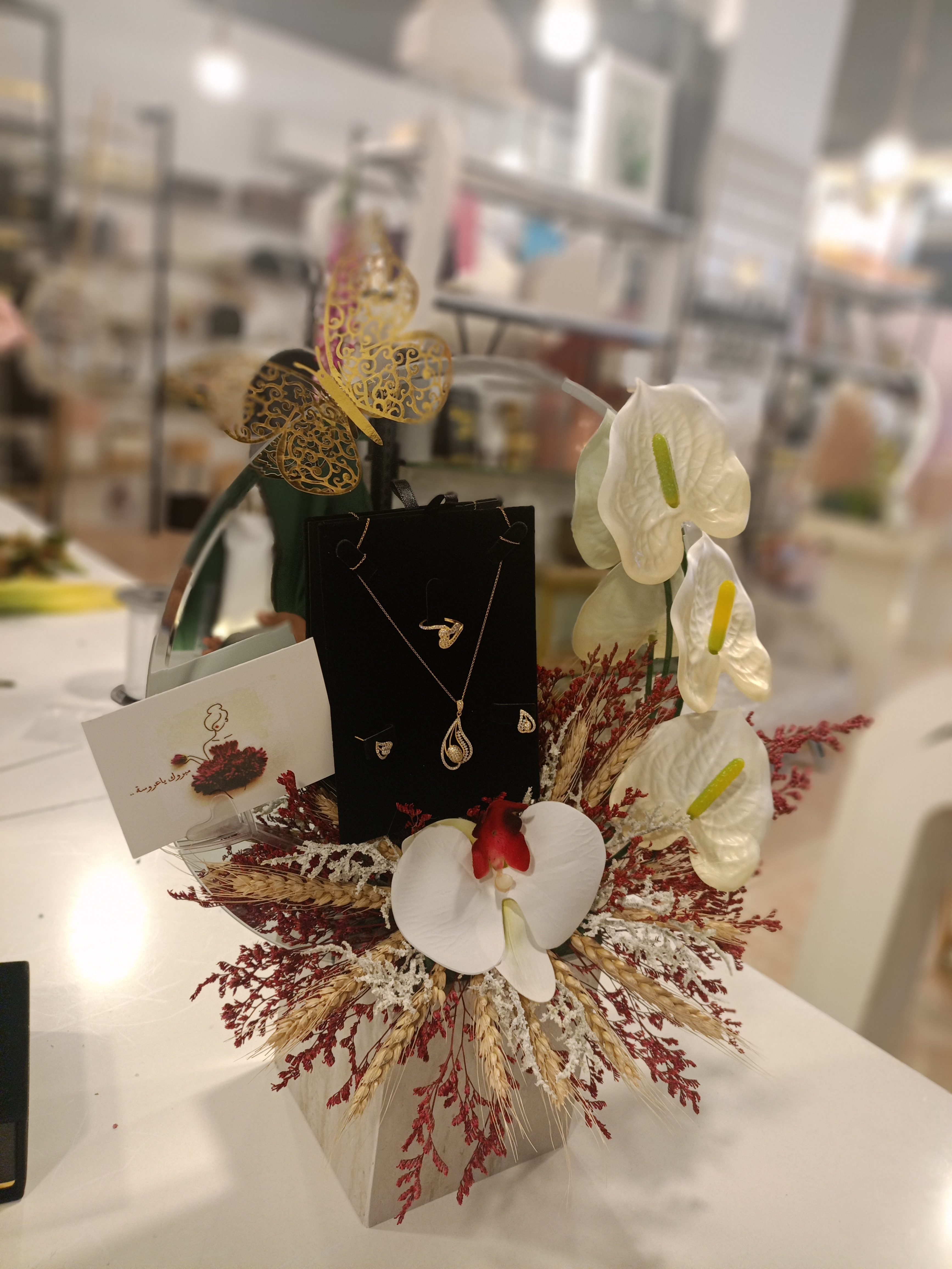 استاند مرايا مع التزين