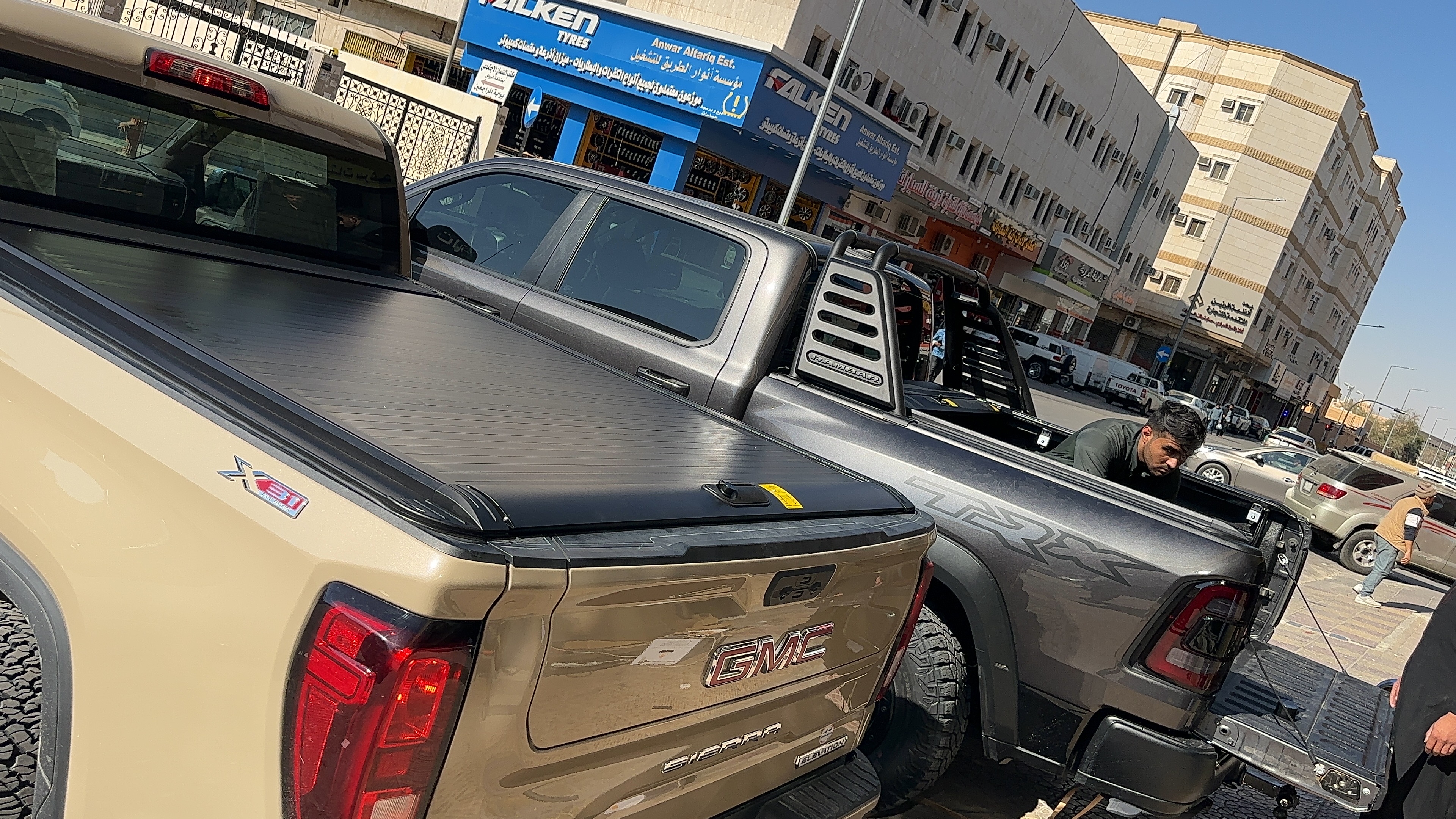 غطاء حوض جمس سييرا للغماره والغمارتين قابل للسحب