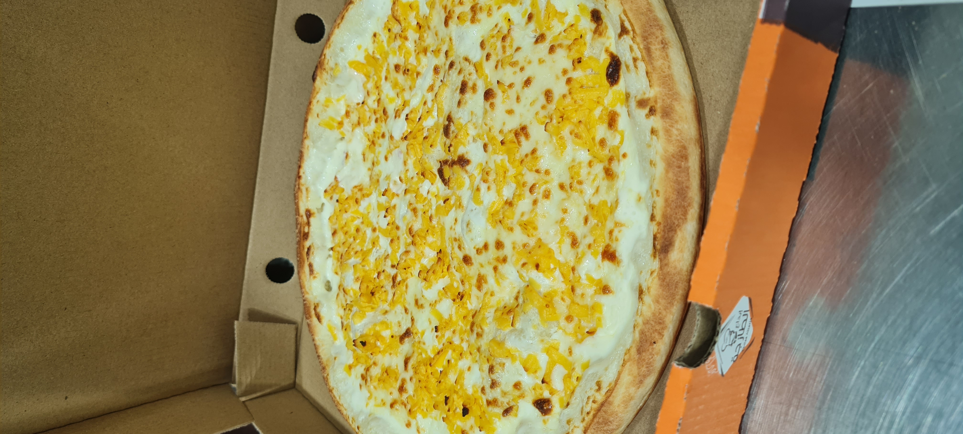 بيتزا مشكل اجبان