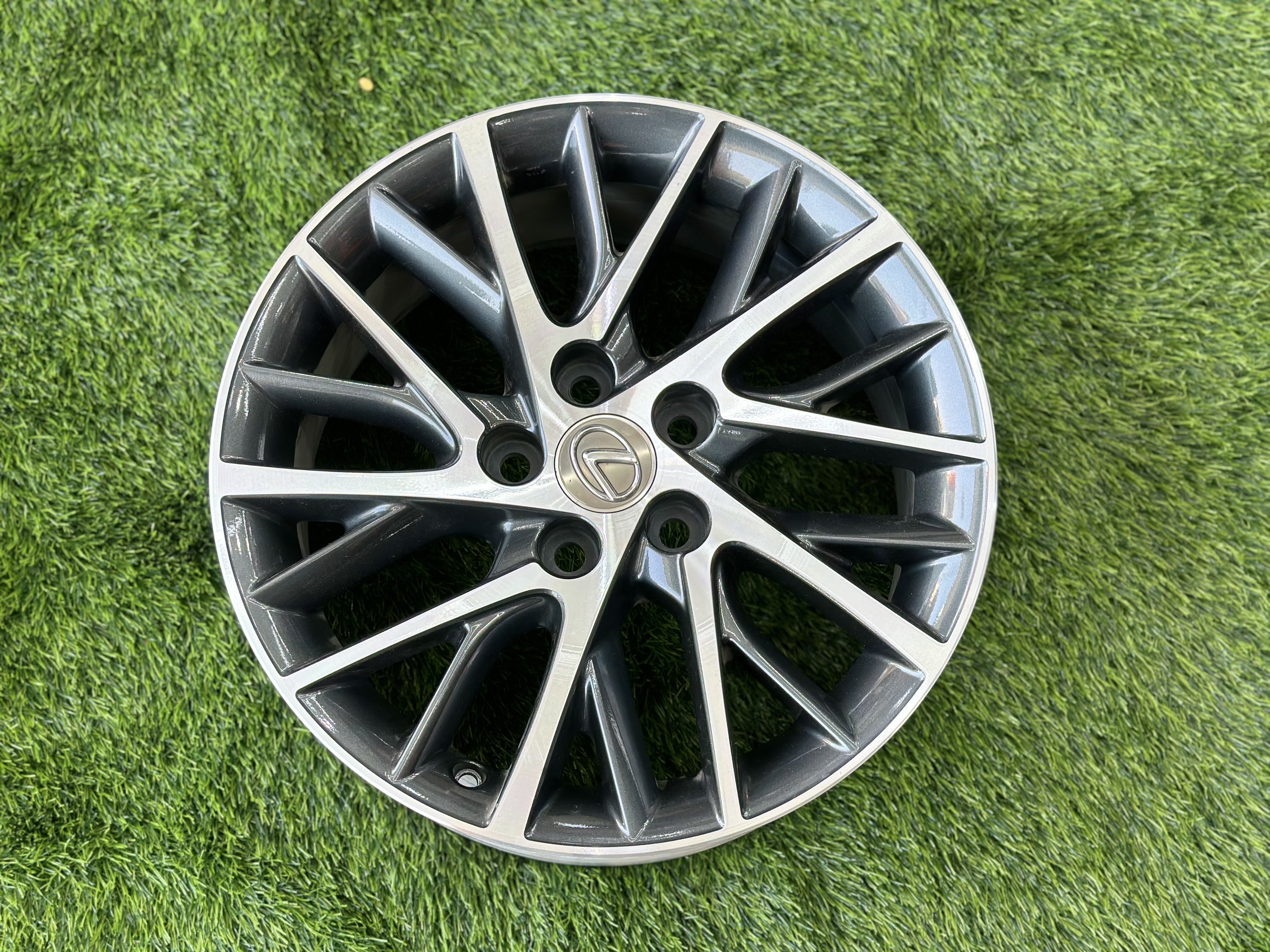 جنوط لكزس 350 اصلي وكاله شد بلدمقاس 17موديل 2018