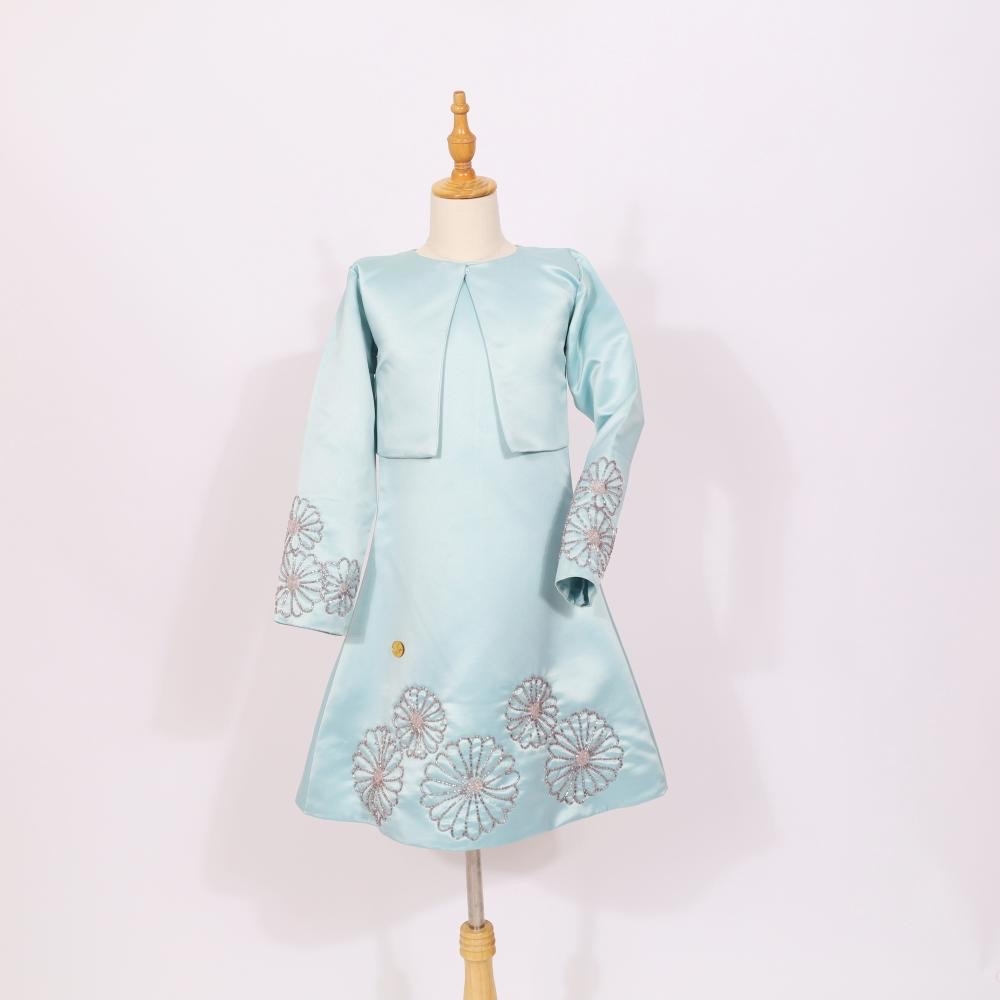 فستان مع جاكيت مزين بالخرز