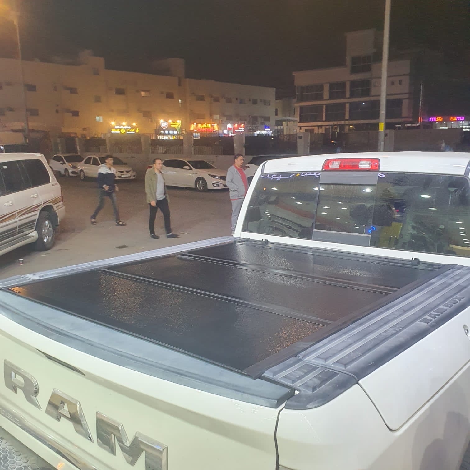 غطاء حوض قابل للسحب دوج رام بوكس