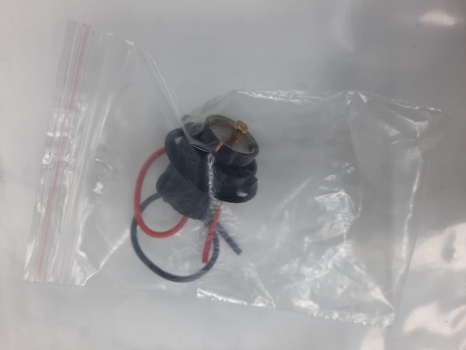 فيش لمبه مسمار خط