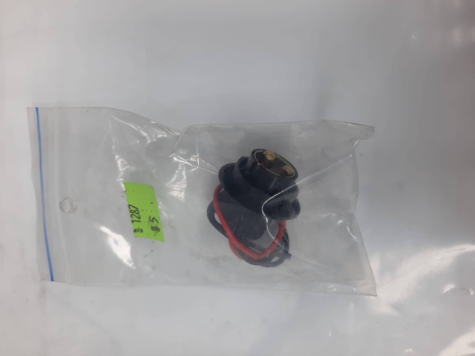 فيش لمبه مسمار خطين