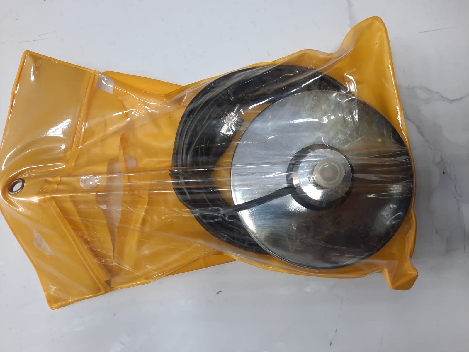 قاعدة اريل كنود مغناطيس