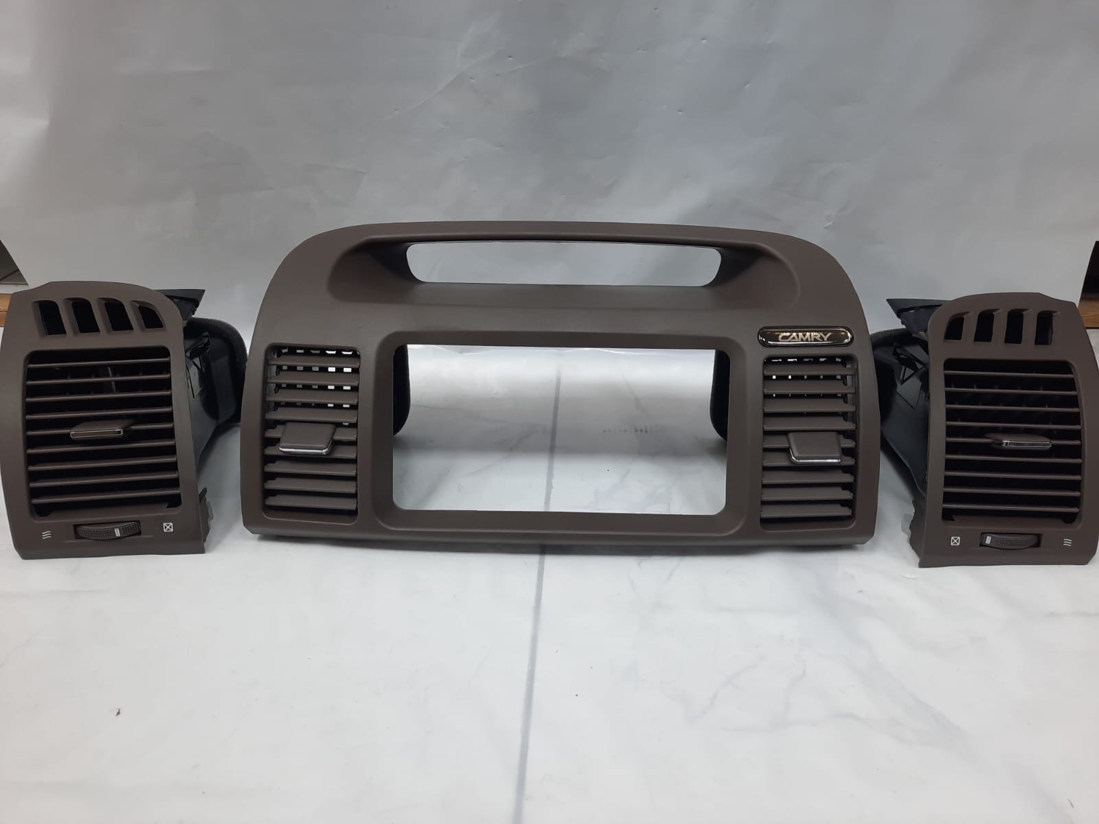 ديكور مسجل ومكيف جانبي كامري 2003الي 2006