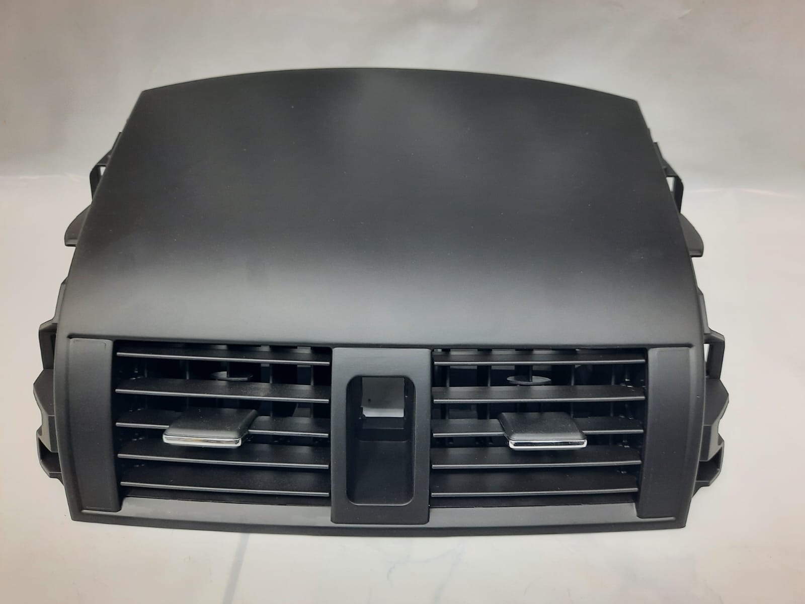 ريش مكيف فوق المسجل كورلا 2010