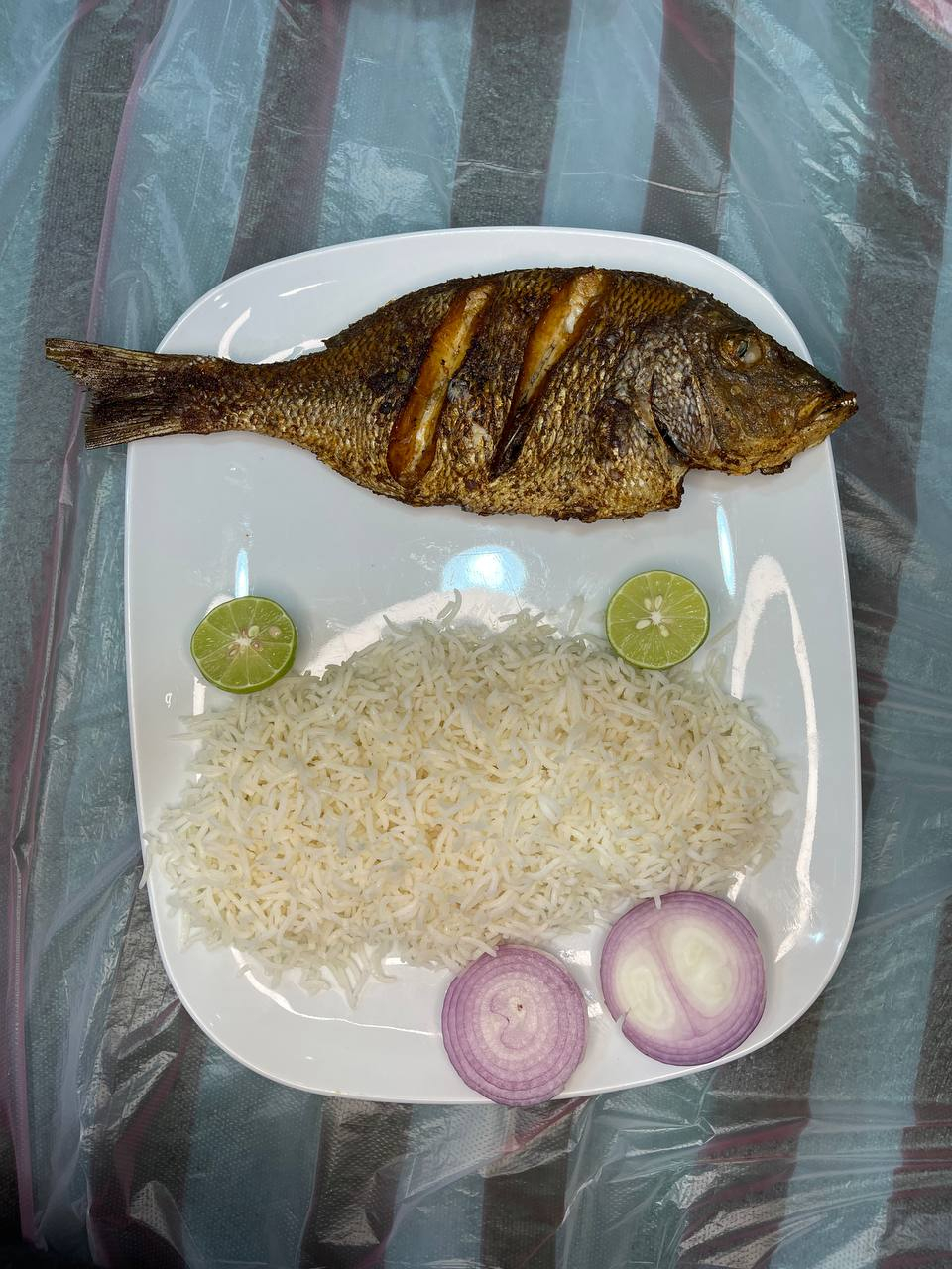 سمك شعري مع الرز