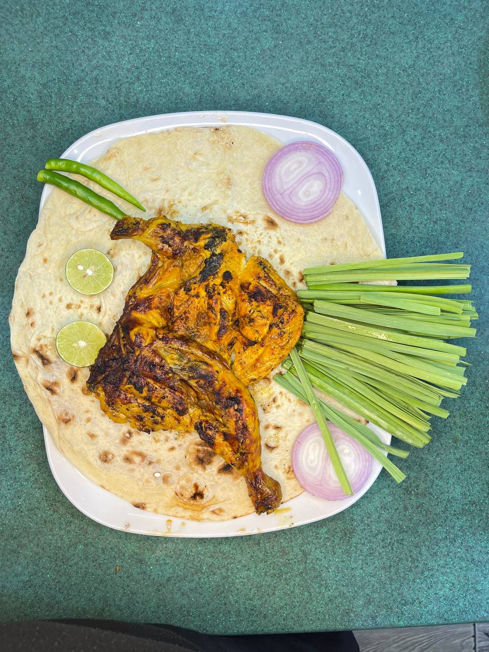 نصف دجاج مشوي على الفحم